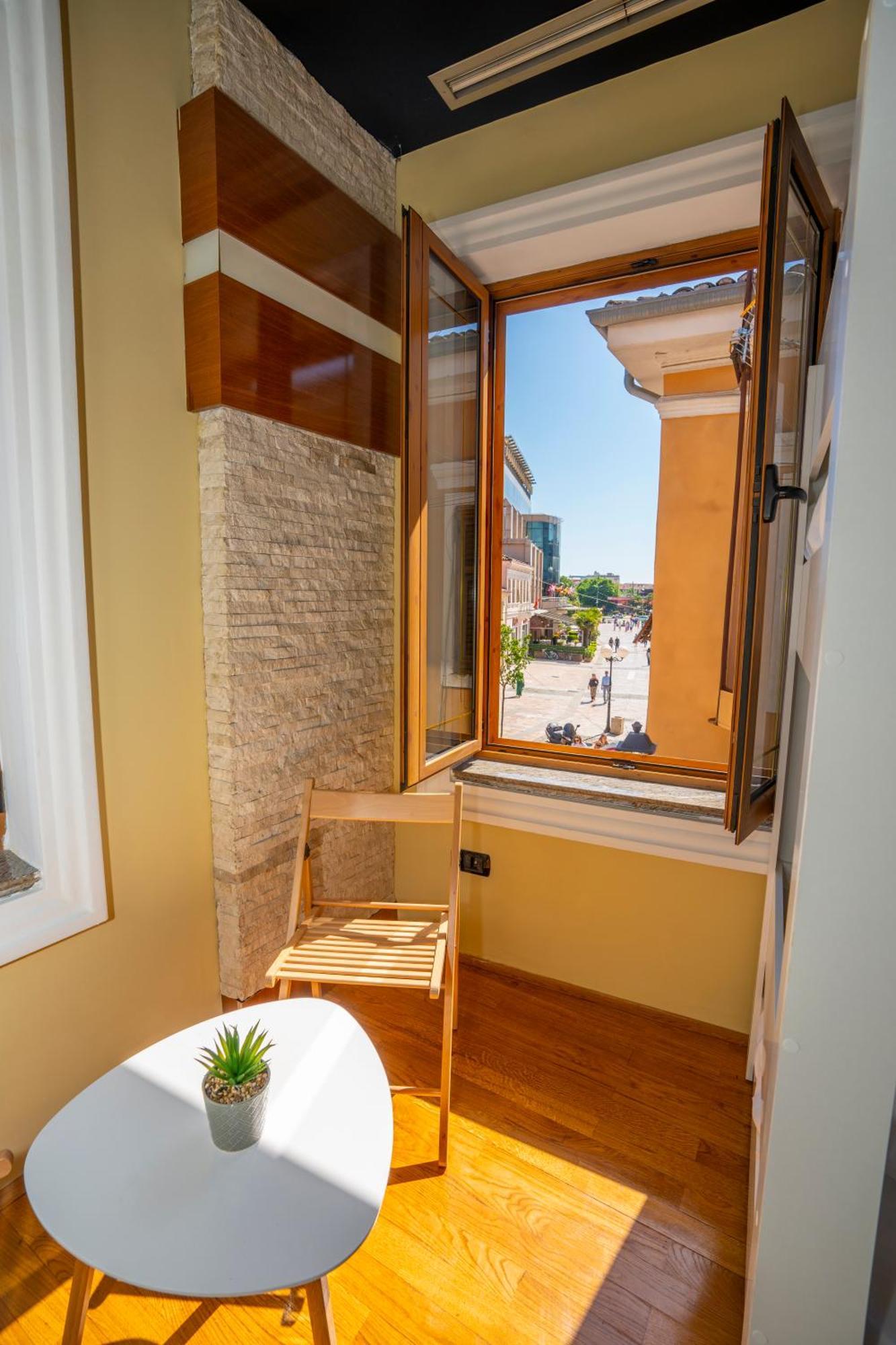 Terrace Hostel & Lounge Bar Shkodër Dış mekan fotoğraf
